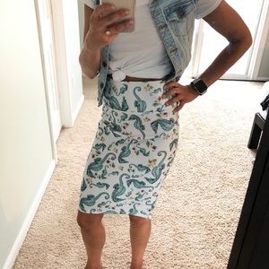 🧜‍♀️ NEW stretchy pencil skirt• Rare lularoe Cassie• white teal seahorse